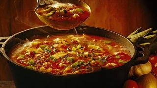 Mancarea fierbinte favorizeaza cancerul! Un cunoscut medic avertizeaza