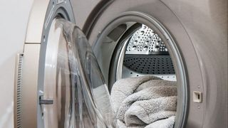 Pericolul urias de care sigur nu stiai. Cum te imbolnaveste masina de spalat rufe