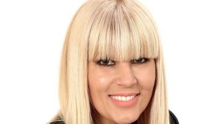 Elena Udrea si-a schimbat total look-ul care a consacrat-o. Nu o vei mai recunoaste!