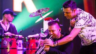 Ce se intampla acum cu trompetistul trupei Vunk, arestat luna trecuta pentru camatarie? Danut-Dumitru Neculau a stat 30 de zile in spatele gratiilor, dupa care a ajuns iar in fata judecatorilor! Ce au decis acestia