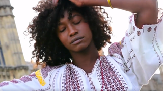 In clipul Romaniei Centenare, filmat la Londra, joaca un fotomodel de culoare! "Putea fi filmat in Romania cu o romanca, avem fete foarte frumoase la noi in tara!"