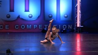 O pustoaica de 8 ani face senzatie in Statele Unite! Tanara participa la o competitie nationala de dans