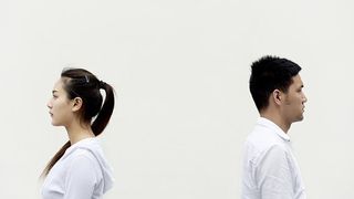 3 cupluri din zodiac care nu rezista dupa ce se muta impreuna