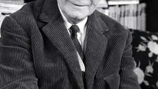 Asa arata mormantul marelui dramaturg Tudor Musatescu! Maestrul isi doarme somnul de veci la cimitirul Bellu, alaturi de sotie si de fiu, actori renumiti