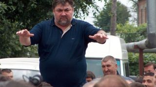 Ce a facut Dumitru Sechelariu cand s-a prins ca este inregistrat de interlocutor: "L-a caftit, l-a dezbracat si a jucat in picioare, live, cablaraia si microfoanele!"