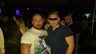 Iustin Covei, "beizadeaua Craiovei", eliberat de la inchisoare si dus direct in club de "baietii rai" din oras! Fiul judecatorului Covei e de nerecunoscut: e plin de tatuaje si de muschi