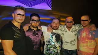 Iustin Covei a fost asteptat afara de prietenii lui