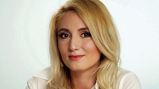 O romanca de 31 de ani castiga sute de mii de euro! Are o afacere online cu deseuri