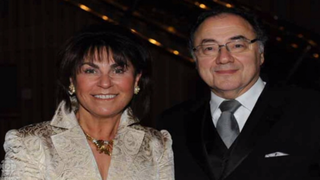 Descoperire socanta! Un om de afaceri si sotia lui, gasiti fara suflare in locuinta lor