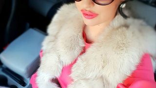 Ce s-a intamplat cu inspectoarea de la Arad, care a fost pusa la zid pentru fotografiile prea indraznete! Violeta Varga a renuntat la toate functiile si a ramas simplu profesor