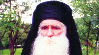 "Sfantul" de la Dervent! Povestea fabuloasa a parintelui Elefterie, care este inmormantat langa Aurelian Preda! A adormit sub o icoana si s-a vindecat de paralizie