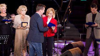 Gabriela Firea a premiat-o pe Madalina Manole la 7 ani dupa moarte! La eveniment nu a venit nimeni din familia artistei! Unde a ajuns "Trofeul Primariei Capitalei"?
