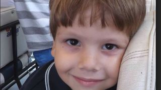 Parintii lui Ionut Anghel se duc in fiecare zi la mormantul micutului. Angajatii cimitirului spun ca mama baiatului plange si aranjeaza mereu locul de veci.