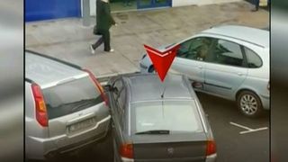 O soferita s-a chinuit in zadar sa efectueze o parcare simpla! Imagini savuroase!