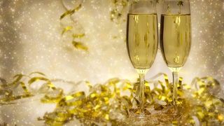 Revelion 2018. Care sunt cele mai populare SMS-uri pentru noaptea dintre ani