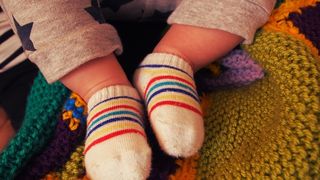 De ce nu e bine sa ii punem copilului sosete cu otet atunci cand e racit?