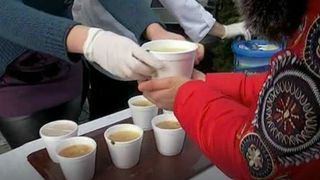 Mancare calda oferita gratuit in Centrul Vechi in ajun de Boboteaza!