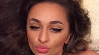 Imaginea postata de Monalisa Pandelea, o tanara make-up artist din Pitesti, a impresionat pe toata lumea! Poza e facuta in vara, inainte ca tanara sa afle ca are cancer