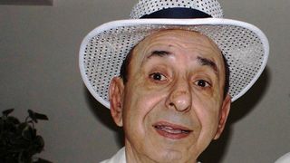 Cum arata vaduva lui Nae Lazarescu, la 4 ani de la moartea actorului! Distrusa de durere, femeia  cu 27 de ani mai tanara decat maestrul a renuntat sa apara in spectacolele Teatrului de Revista!