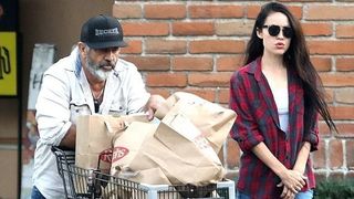 Mel Gibson, de nerecunoscut! Actorul a fost surprins la cumparaturi iubita mult mai tanara