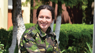 Ea este Eliza sau "Zana cea buna cu epoleti" - Are 30 de ani si este inger pentru cei aflati in suferinta - Jos palaria pentru un asa OM. RESPECT