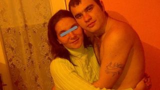 S-au implinit trei ani de la tragedia de la Rovinari, cand un barbat si cei sase copii ai lui au murit intoxicati cu gaze! Inca devastata de pierdere, mama micutilor a facut pomana la cimitir