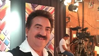 A cantat o singura melodie pentru un bogatas si a primit cadou o masina luxoasa! Vezi ce suma fabuloasa castiga pe seara Petrica Mitu Stoian, celebrul cantaret de muzica populara!