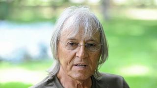 Tot mai multe probleme de sanatate pentru Mihai Constantinescu - Cantaretul s-a operat pentru a doua oara pe cord, iar acum... - Cum se simte si ce mai face solistul