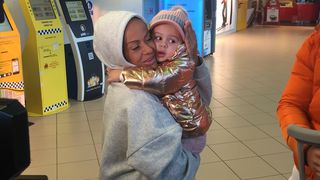 Anda Adam, adusa in scaun cu rotile in tara: "Mi-a fost foarte greu"- Cum a reactionat fiica ei cand a vazut-o