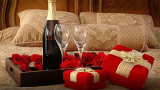 Cadouri Valentine's Day pentru el. Cum sa iti surprinzi iubitul de Ziua Indragostitilor?