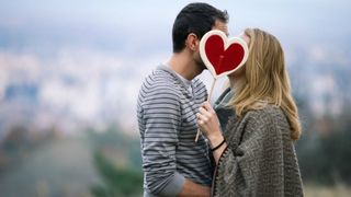 Astea sunt cele mai tari idei de cadouri pentru iubita. TOP 5 cadouri cu care o vei surprinde placut