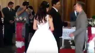 O mireasă, umilită &icirc;n ziua nunţii!  S-a auzit perfect cum fac sex, iar imaginile surprinse au devenit virale