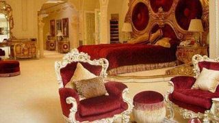 Acesta este dormitorul lui Gigi Becali, de la palat