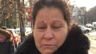 Lacramioara Stoian si-a strigat durerea in fata palatului lui Gigi Becali