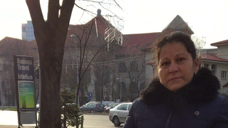 Sotii Stoian, ajutati acum cateva luni de Gigi Becali, sunt fani Exatlon. Au un copil paralizat si se lupta din greu cu saracia, dar uita de probleme cand incepe emisiunea.