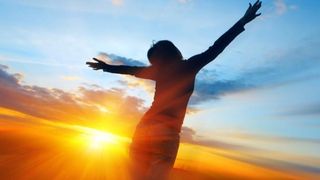 Dictionarul de vise: ce inseamna cand visezi ca zbori