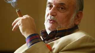 Scandal pe bani intre copiii milionarului Dinu Patriciu! Fetele miliardarului nu il pot scoate din casa pe fratele lor vitreg, insa vor sa recupereze de la el o suma uriasa