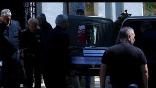 Durere fara margini la inmormantarea lui Mihaita! Ambulanta, chemata de urgenta la inmormantarea fiului lui Nelu Ploiesteanu. S-a prabusit chiar in curtea bisericii