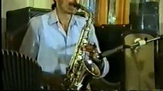 El este saxofonistul care a murit la 37 de ani, dar a apucat sa inregistreze 13 discuri la Electrecord! Banateanul Nicu Anghel, supranumit "Ministeru", are statuie in localitatea natala