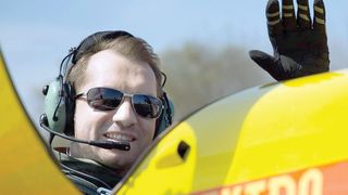 Fost deputat si cantaret, Mihai Sturzu vinde acum casti de aviatie pe internet: "Sunt aproape noi, le-am folost doar de cateva ori!"