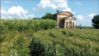 Crima inspaimantatoare care a avut loc in comuna din Teleorman, unde au votat "mortii". Anchetatorii au fost socati de modul in care un tanar si-a omorat tatal. Ramasitele au fost descoperite de... un caine.