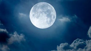 Luna Noua pe 15 mai! "Este cea mai importanta zi din anul 2018", avertizeaza astrologii