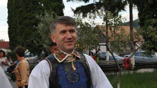 Cristian Pomohaci a fost numit "Artist al Poporului" de presedintele tarii! In 2010, preotul a primit distinctia impreuna cu Irina Loghin de la presedintele Republicii Moldova