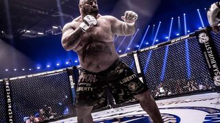 Antrenorul Dianei Belbita a fost facut KO in prima repriza pentru ca a luptat bolnav in China! Sandu Lungu este devastat!