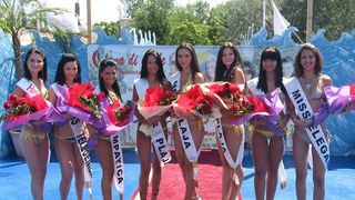 Prietenii Dianei Malos, tanara de 18 ani gasita spanzurata intr-un parc din Suceava, sunt categorici: "Cazul Diana Malos a fost un asasinat demonstrativ!"