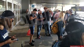 Romanii din Madrid s-au pozat cu concurentii de la Exatlon pe aeroport! "Vamos Vulturii!"