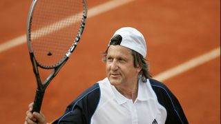 Stirile Kanal D au reusit sa intre in muzeul lui Ilie Nastase! Trebuie sa vezi cum arata vitrina cu trofee a lui "Nasty"!