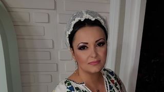 O cantareata de muzica populara a ajuns pe mana medicilor dupa ce i s-a facut rau!