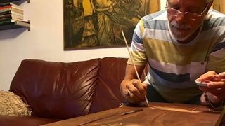 Celebrul actor Gheorghe Visu isi tine bicicleta in atelierul in care picteaza icoane!