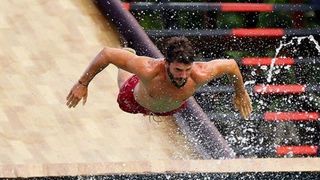 Faimosul "Bruce" profita de vara si de momentele cu familia. Uite-l ce frumos se distreaza cu Anya, fiica lui